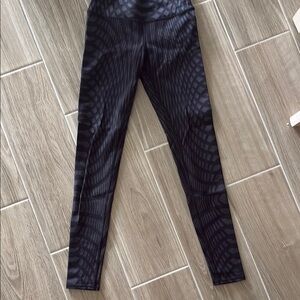 ALO Yoga Black Geometric Leggings